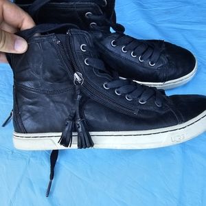 UGG